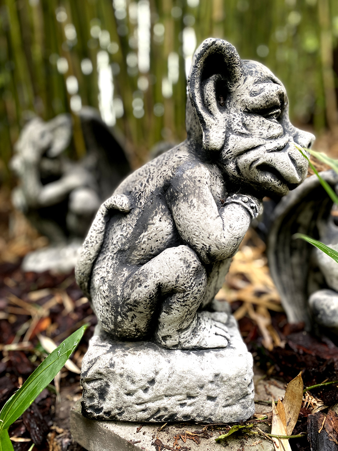 Gargoyle mit Schild