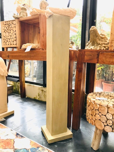 Stehle Stele mit Eisenstab