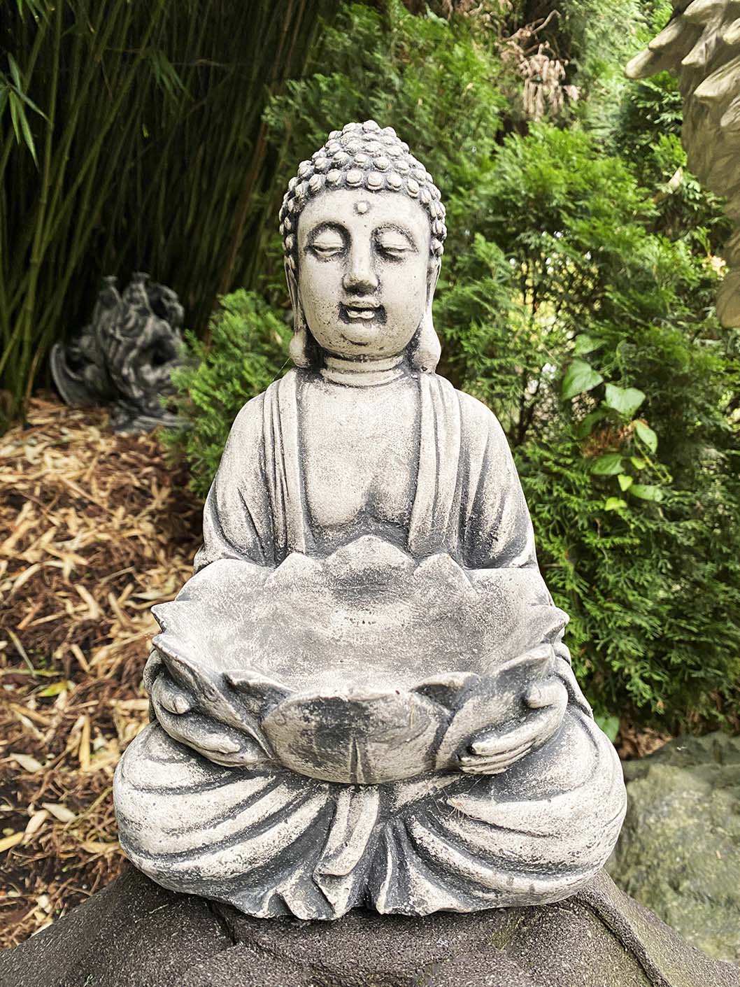 Buddha mit Lotusschale
