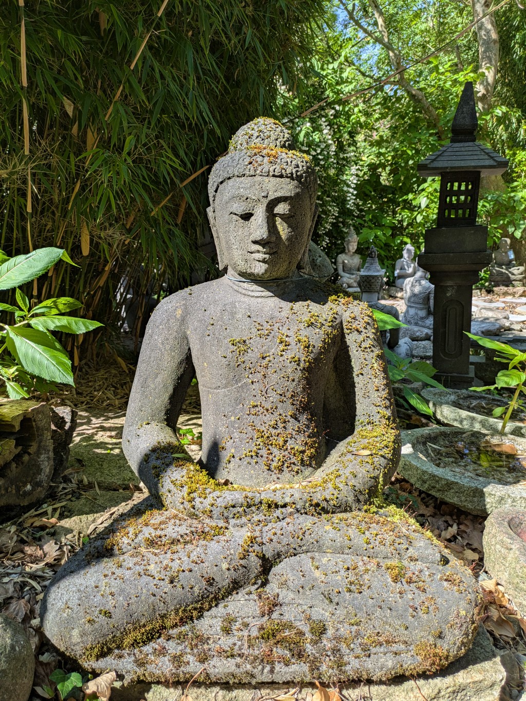 Buddha im Dhyana Mudra der Meditation Lavastein - 78cm