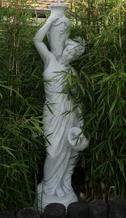 Brunnenm-dchen-mit-zwei-T-pfen Frau mit zwei Krügen - 119cm