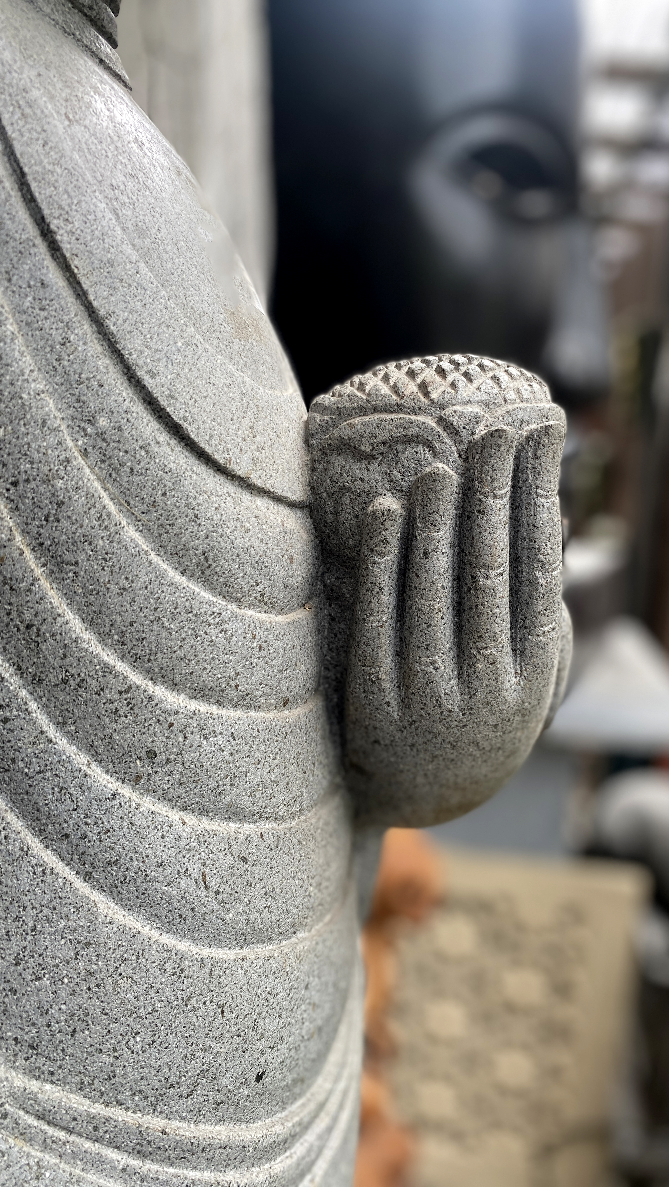 Stehender Buddha mit Lotusblume - ca. 186 cm