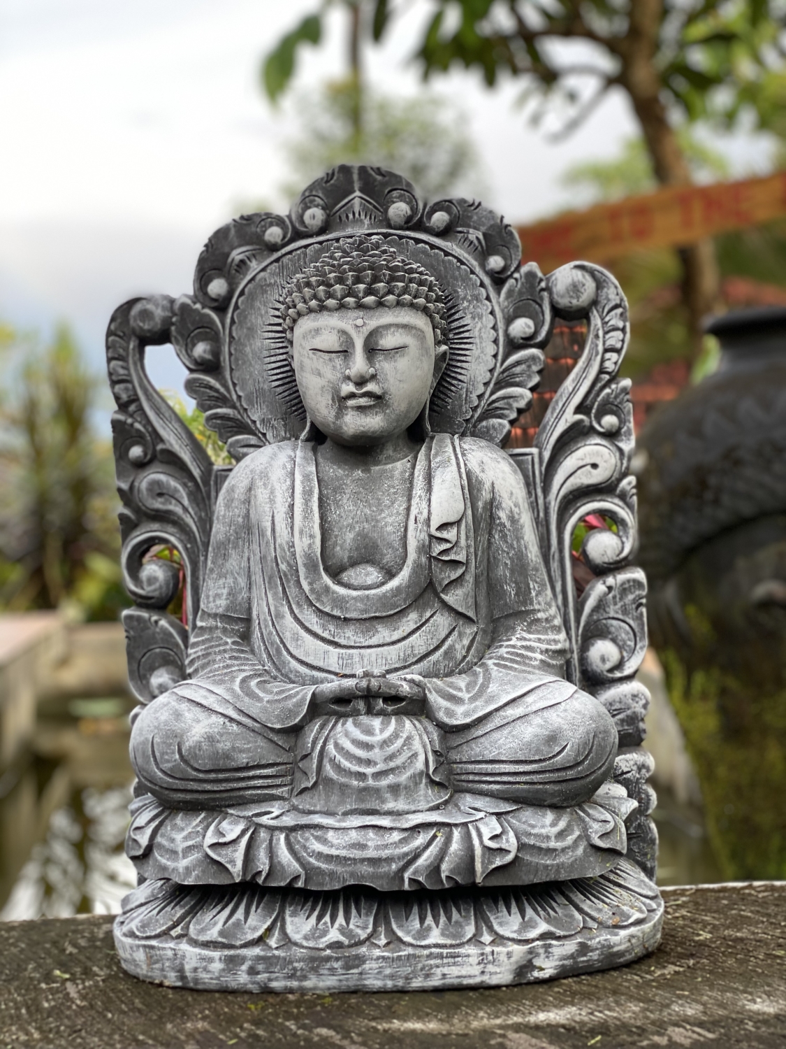 Bodhi, sitzender Buddha mit Relief 52cm Bodhi, sitzender Buddha mit Relief 52cm