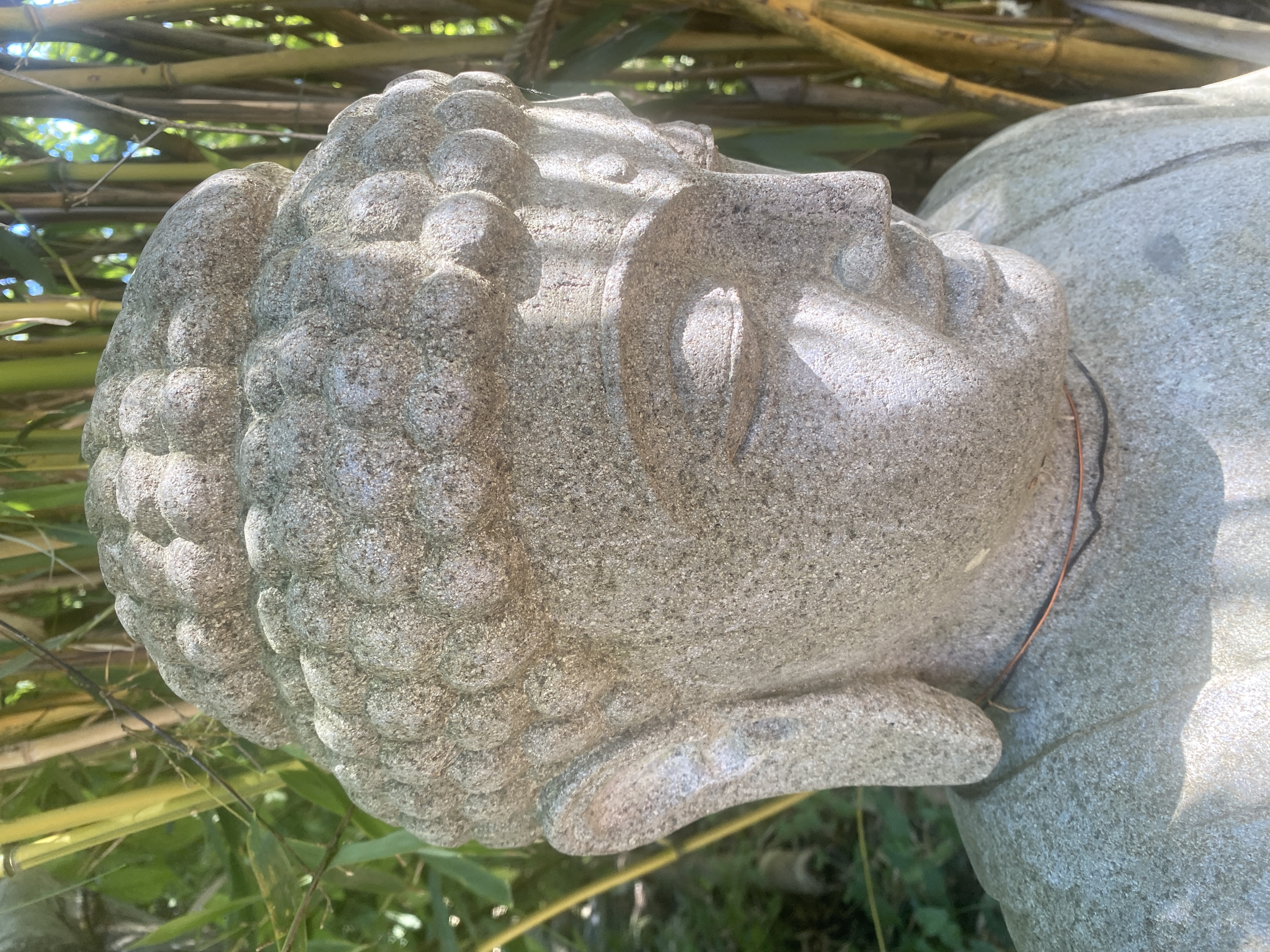 Japanischer Buddha aus Riverstone - 78cm