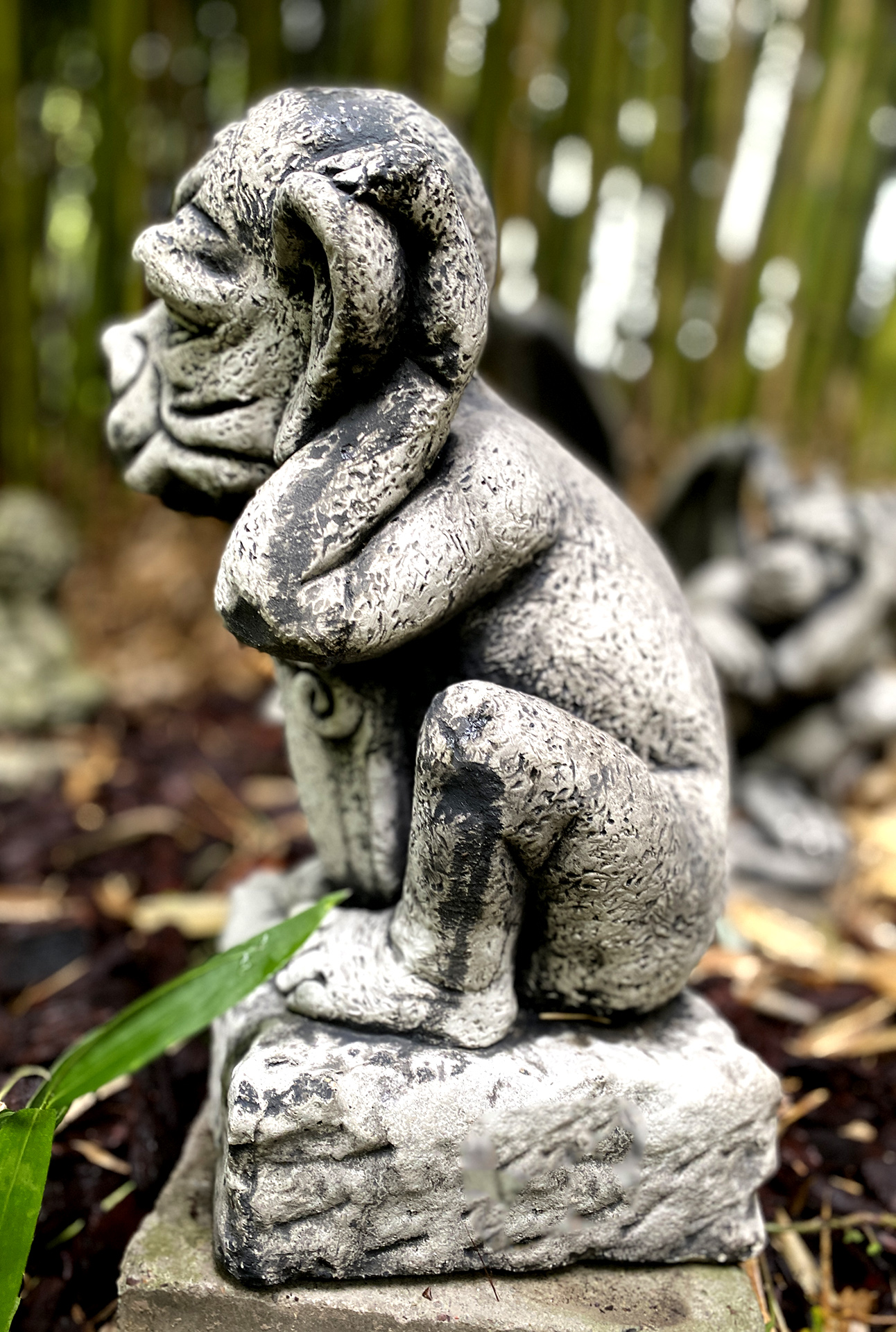 Gargoyle mit Schild