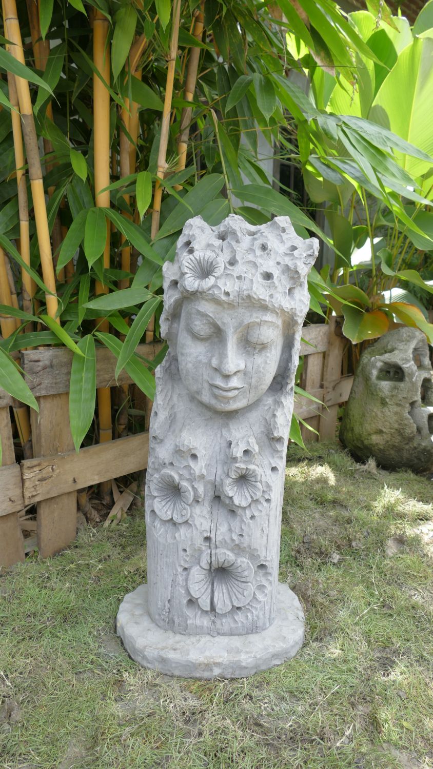 Eyebright, Buddha Gesicht im Holz