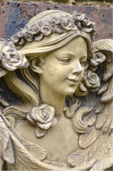 Rosenmädchen mit Flügeln - Bepflanzbare Wanddeko