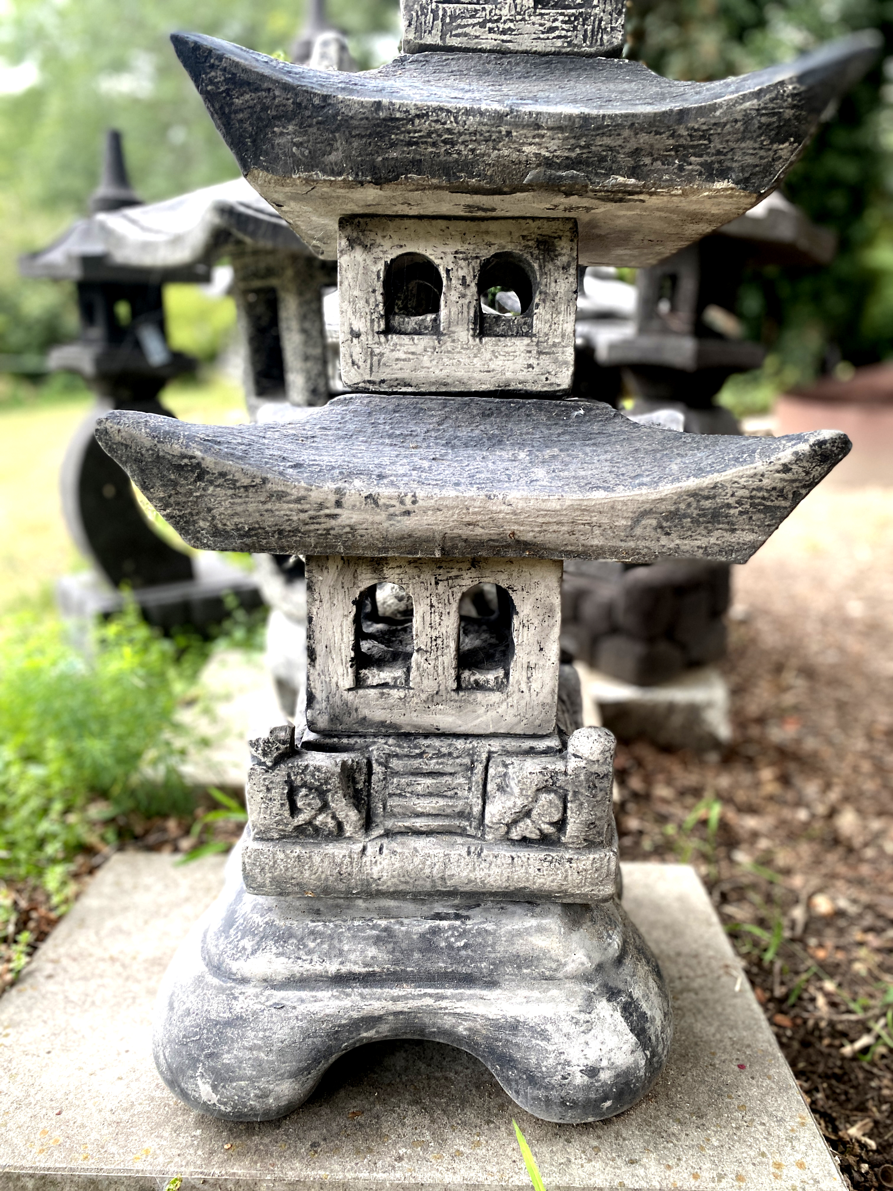 Steinpagode mit 4 Ebenen - 108 cm
