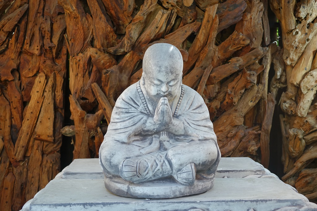 Shaolinm-nch-Begr-ssungshaltung Betender Shaolinmönch