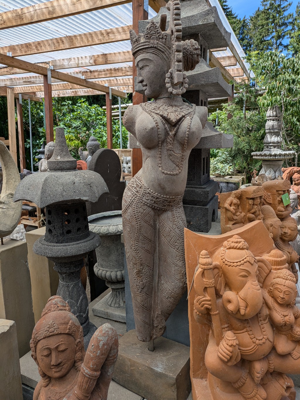 Frauen Torso auf Sockel mit Blick nach links- 140cm