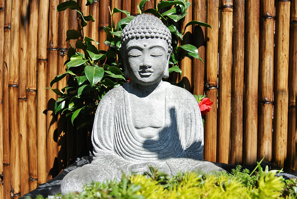 BuddhaSitzMedi-Hell4 Japanischer Buddha aus Lavastein - 40cm