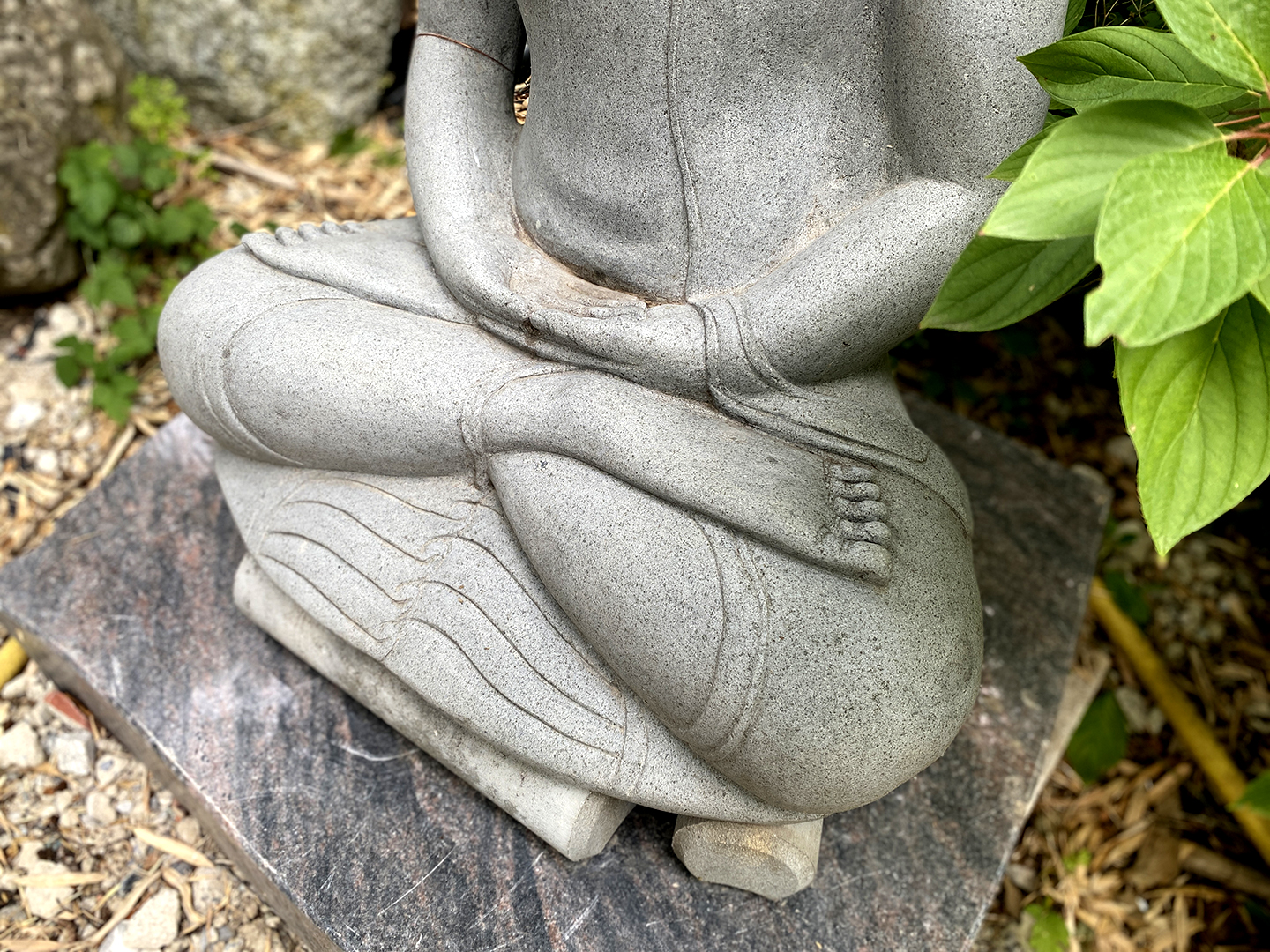 Buddha aus Riverstone sitzend- 101cm