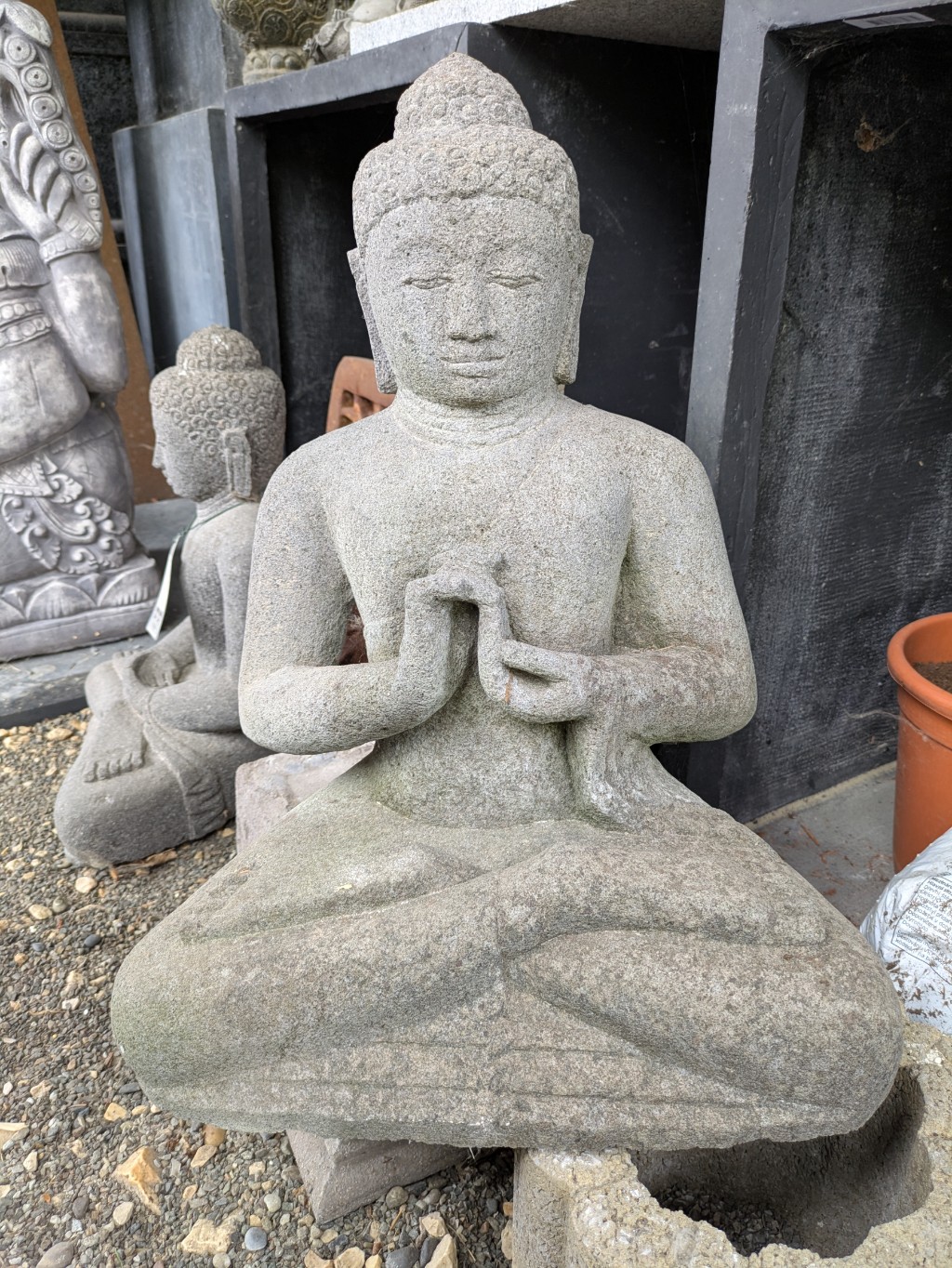 Buddha aus Lavastein, Rad der Lehre, in verschiedenen Größen