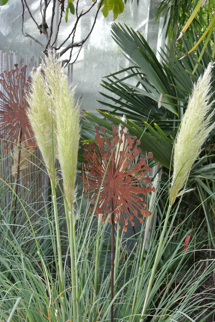 Alliumblüte aus Cortenstahl