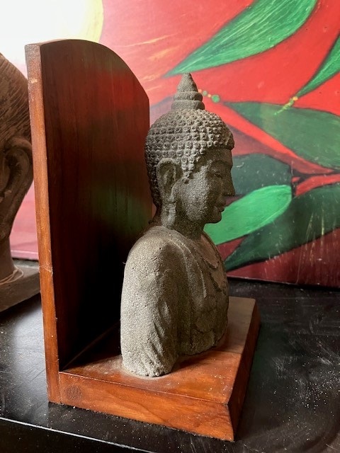 Buddha-2 Lavastein Büste mit Holzrahmen