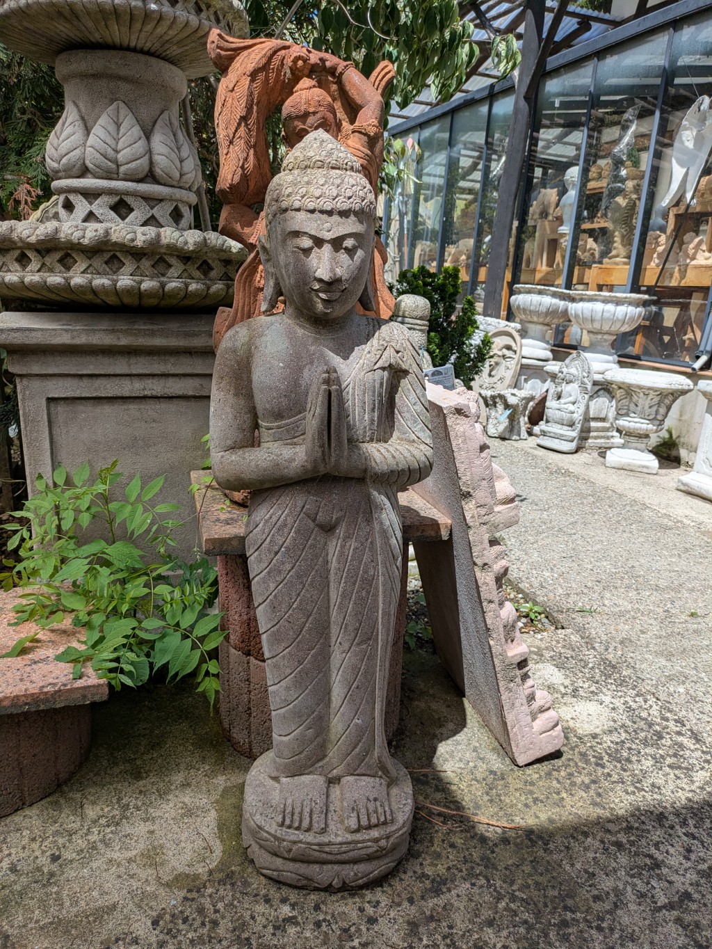 Stehender Buddha aus Riverstone- 100cm