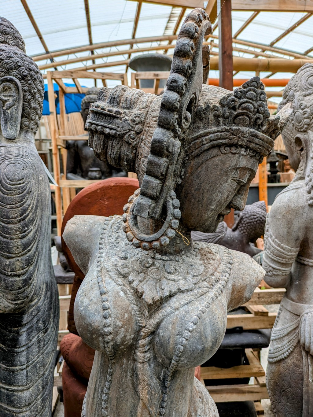 Frauen Torso auf Sockel Blick rechts- 140cm