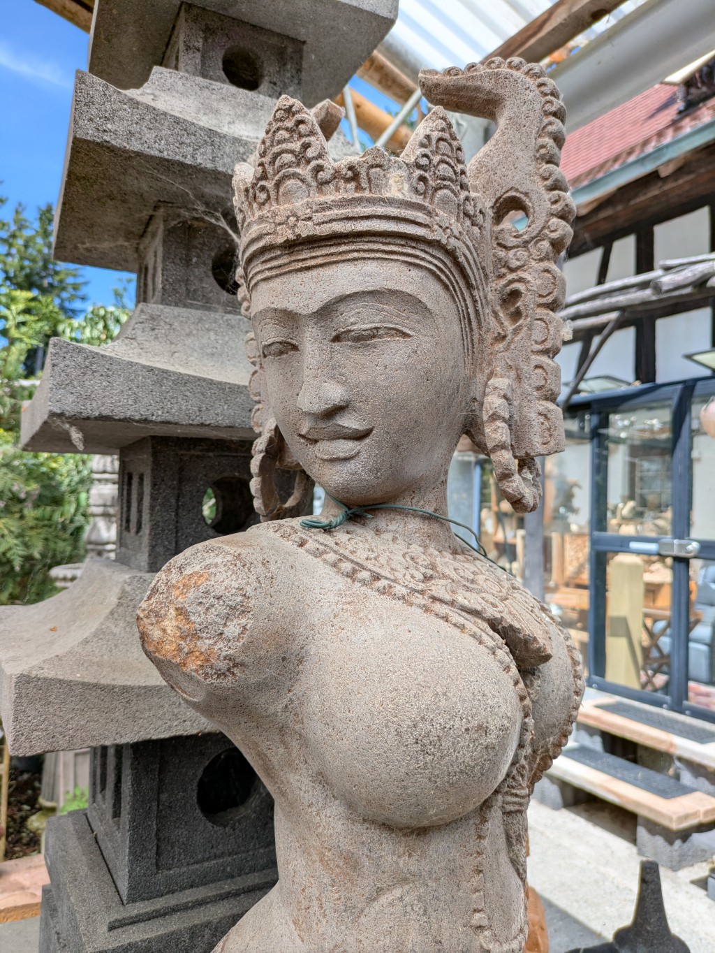 Frauen Torso auf Sockel mit Blick nach links- 140cm