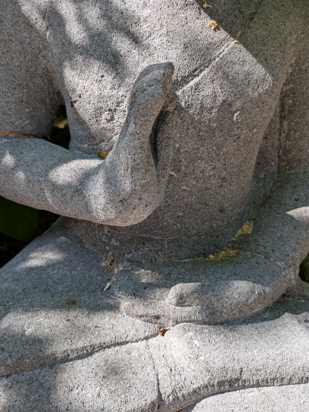 Buddha Rad der Lehre aus Lavastein 53cm