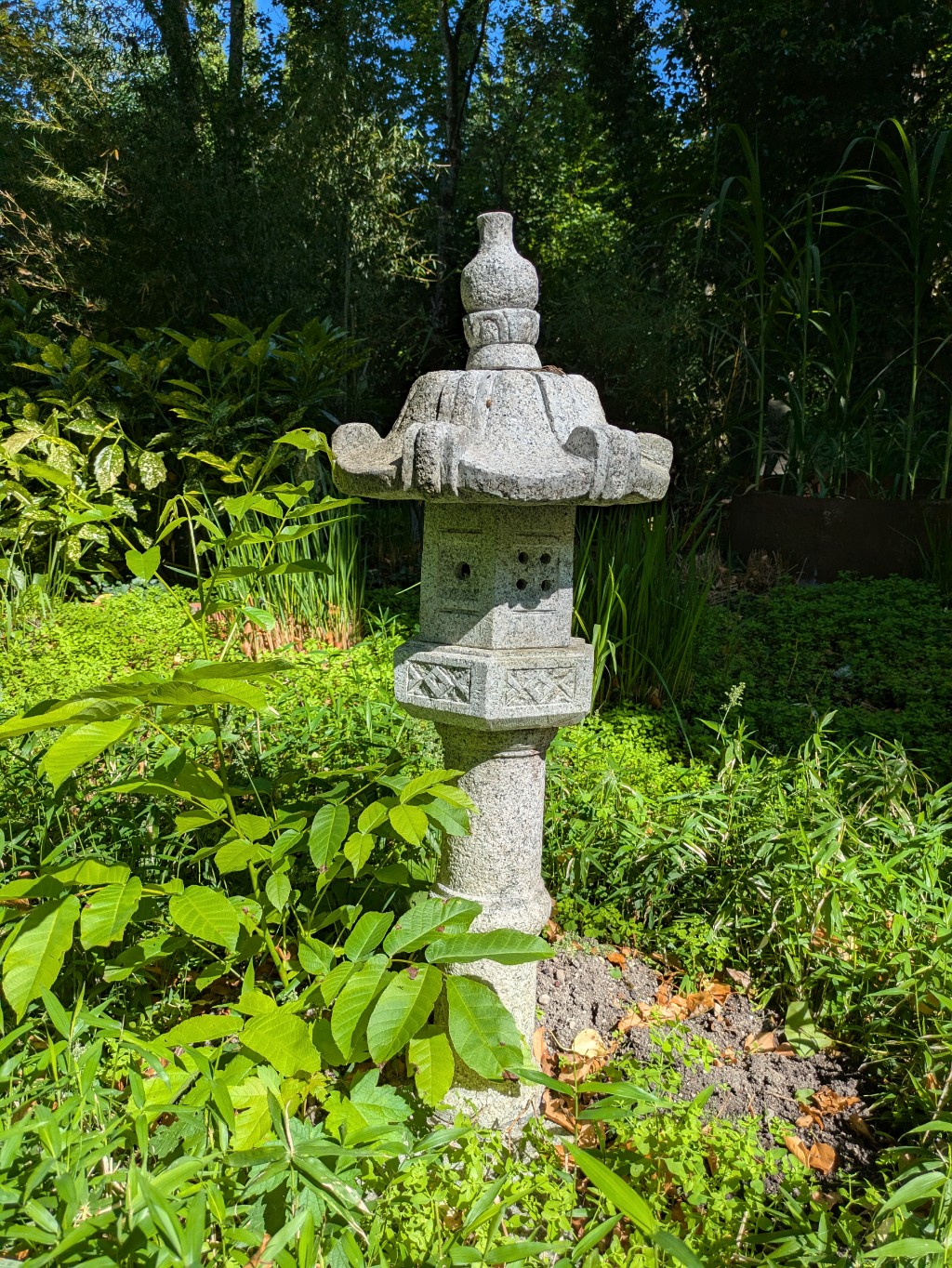 Japanische Steinlaterne Kasuga aus Granitstein