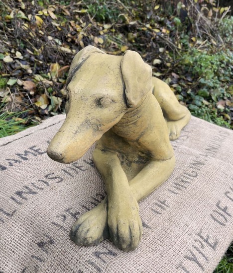 Liegender Whippet - Hund Steinfigur