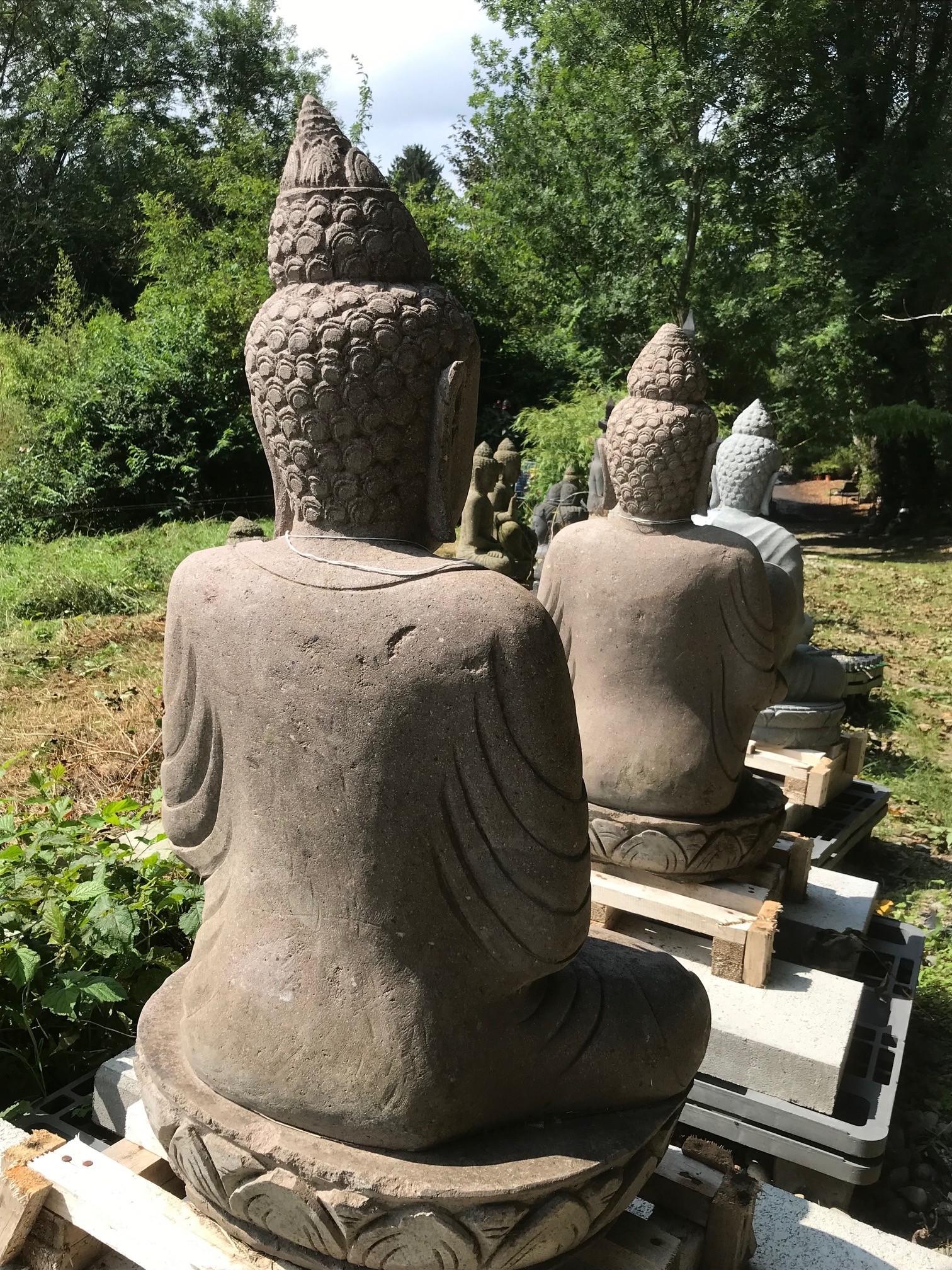 Relaxendes Buddha Paar aus Riverstone 80cm