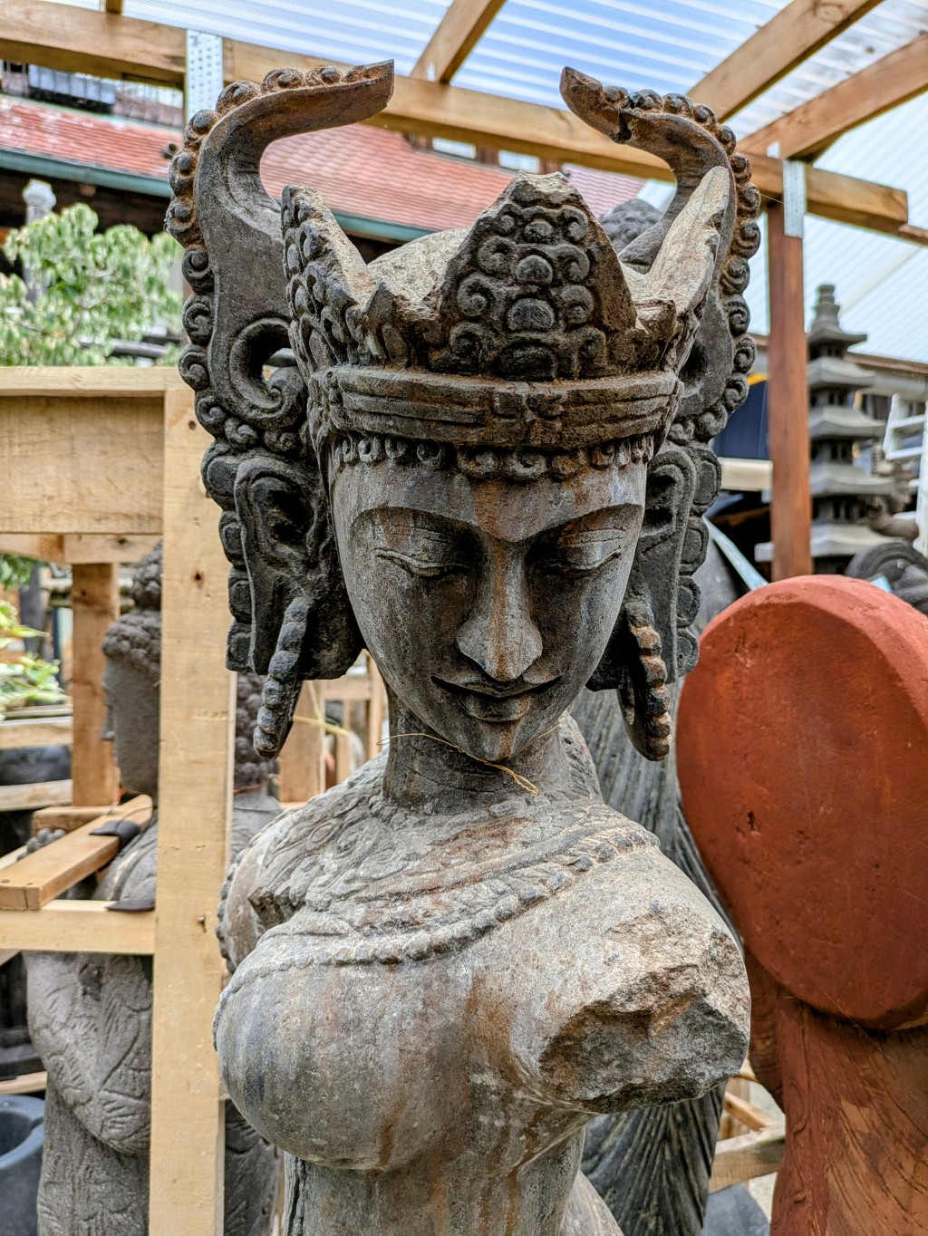 Frauen Torso auf Sockel Blick rechts- 140cm Frauen Torso auf Sockel Blick rechts- 140cm