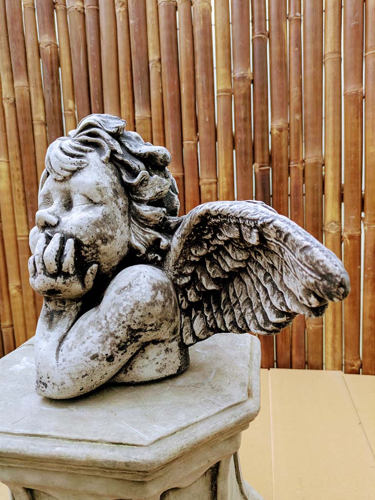 Träumender Engel