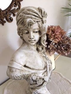 Lady ´´Bohemia´´ Büste - Steinfigur
