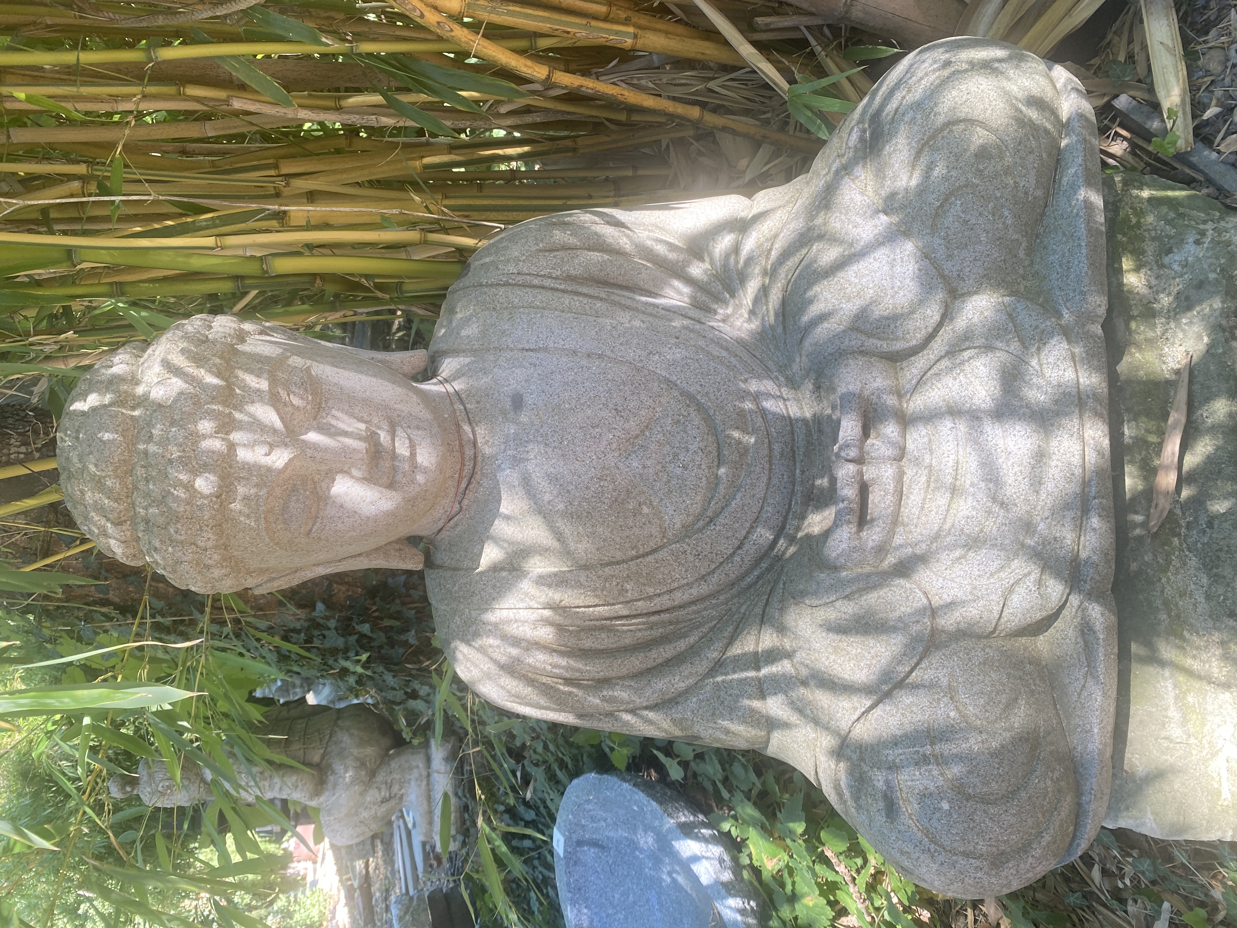 Japanischer Buddha aus Riverstone - 78cm