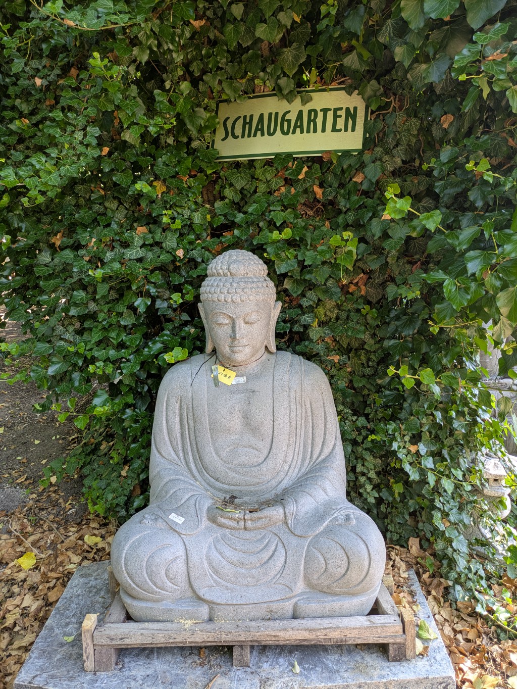 Schöner japanischer Buddha aus Riverstone - ca. 125 cm