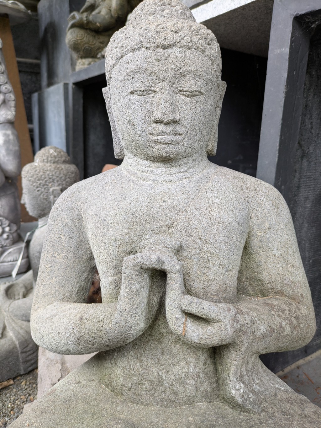 Buddha aus Lavastein, Rad der Lehre, in verschiedenen Größen
