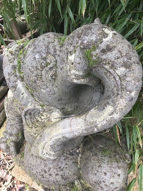 Sitzender Ganesha aus Riverstone - 80cm