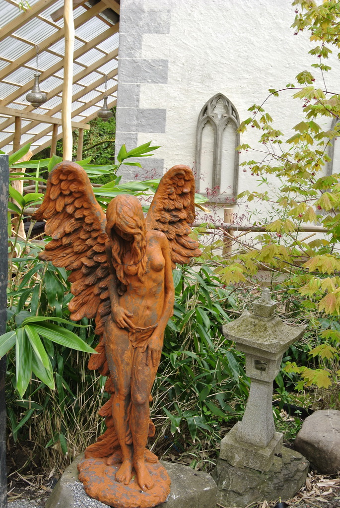 Engel-stehend-rost Engelfrau stehend SHEKINAH