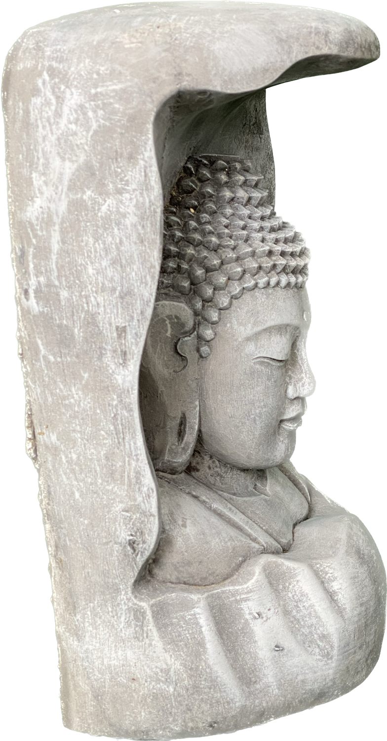 Anwar, Buddha Büste - Relief im Baumstamm 