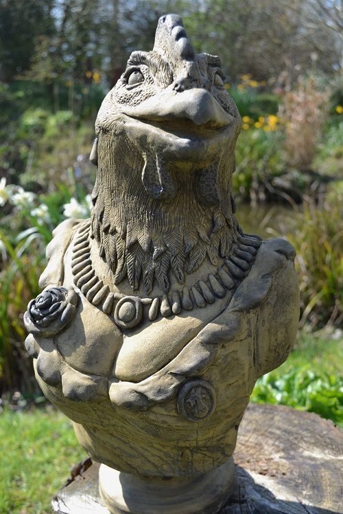 Huhn-Madame-Henrietta-vorne Madame Henrietta Büste