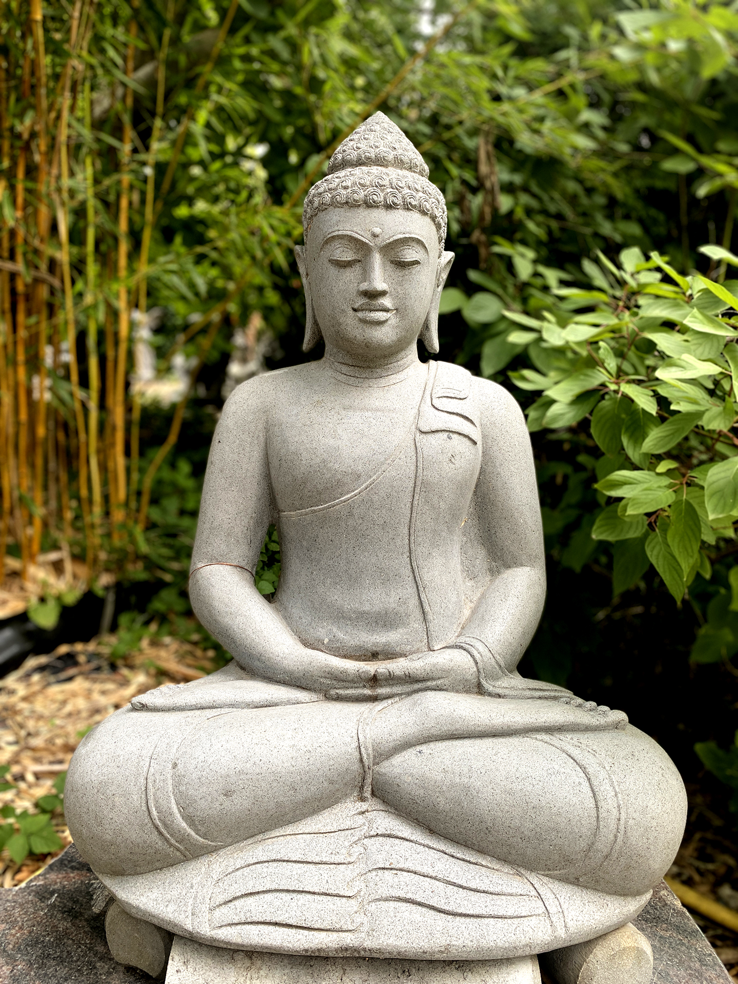 Buddha aus Riverstone sitzend- 101cm