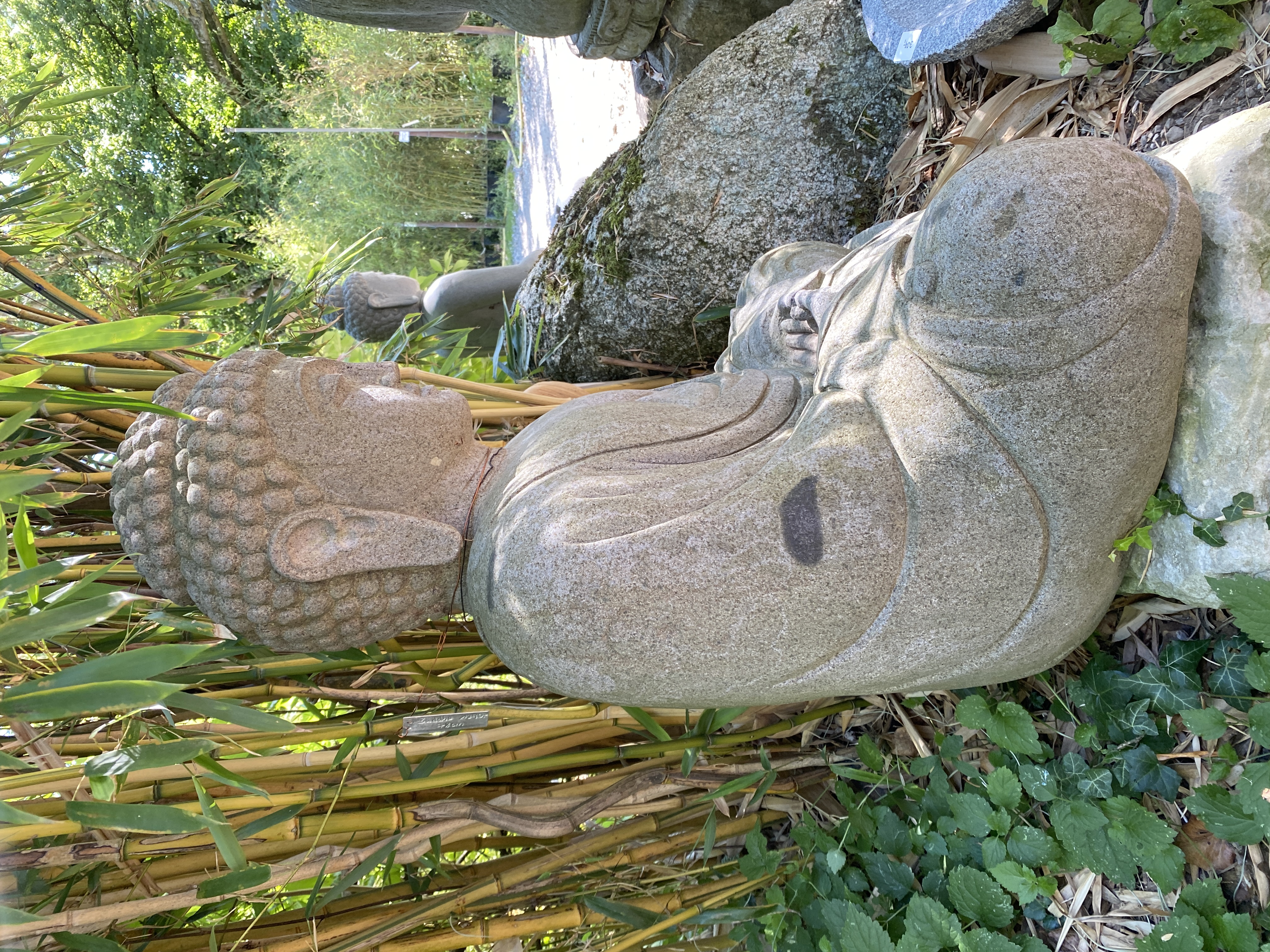 Japanischer Buddha aus Riverstone - 78cm