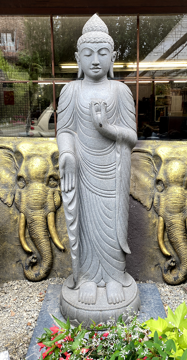 Stehender Buddha mit Lotusblume - ca. 186 cm