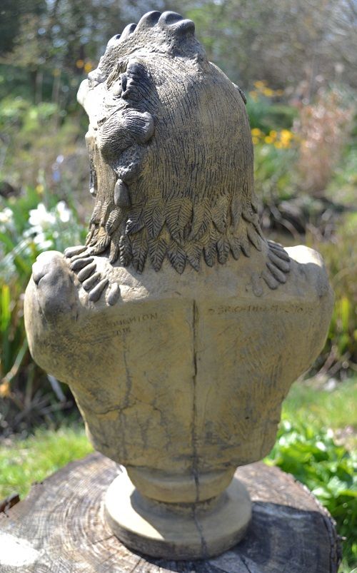 Huhn-Madame-Henrietta-hinten Madame Henrietta Büste