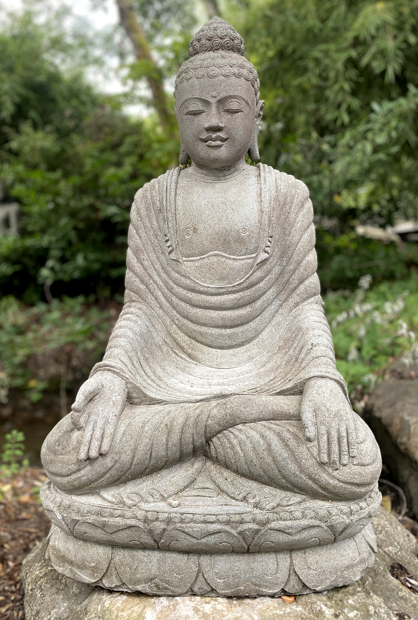 Sitzender Buddha im Bhumisparsa Mudra - 110cm