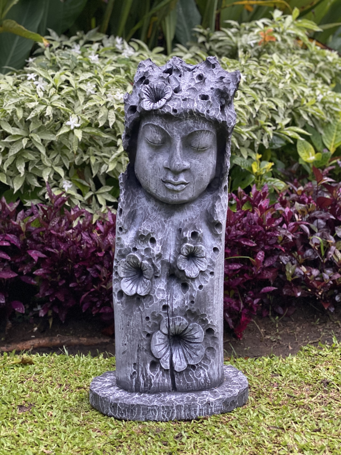 Eyebright, Buddha Gesicht im Holz