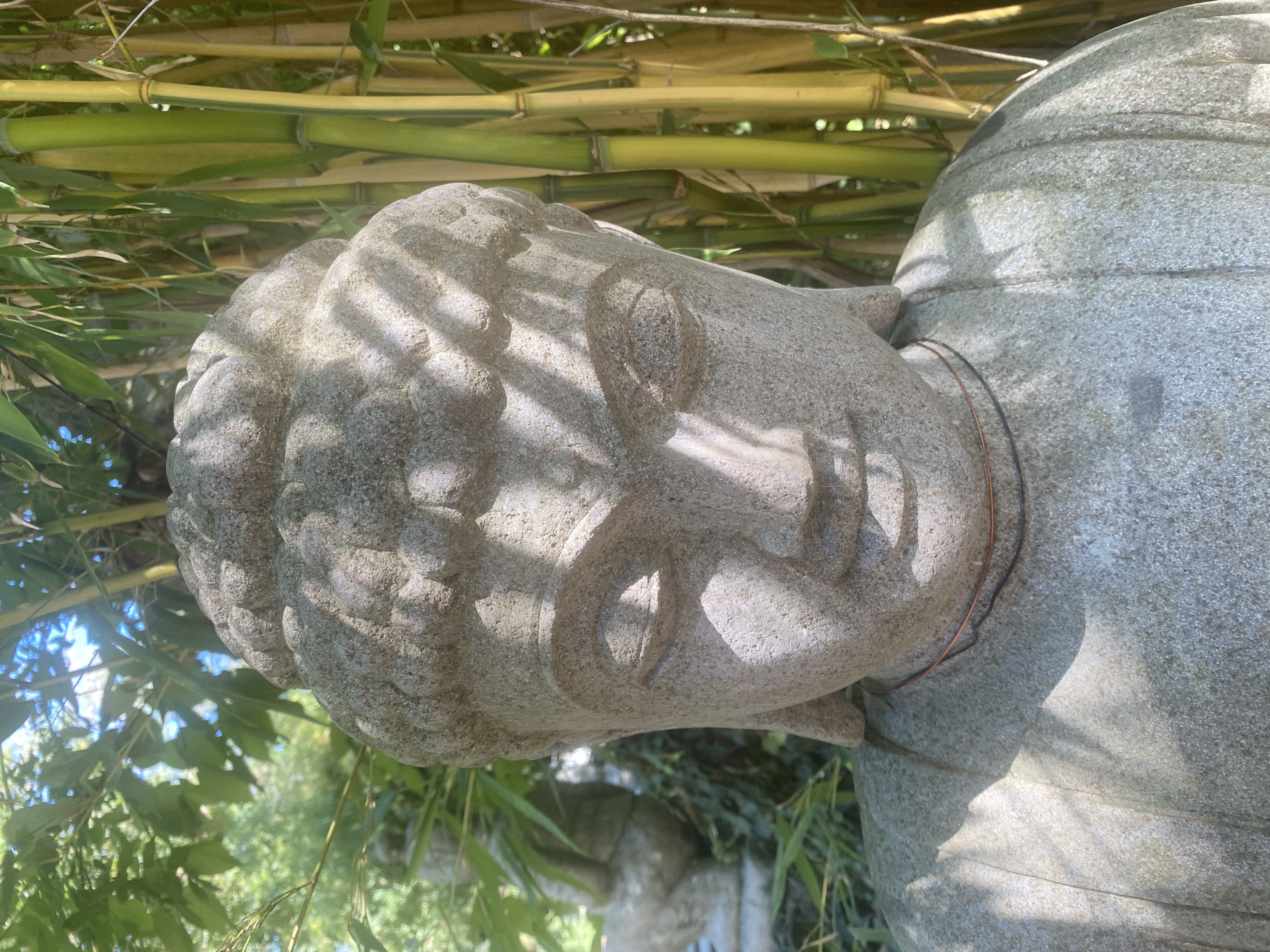 Japanischer Buddha aus Riverstone - 78cm