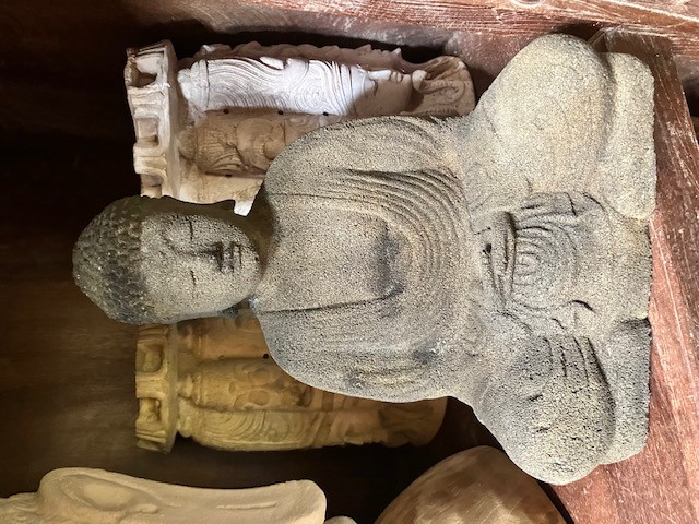 Japanischer Buddha aus Lavastein - ca. 20cm