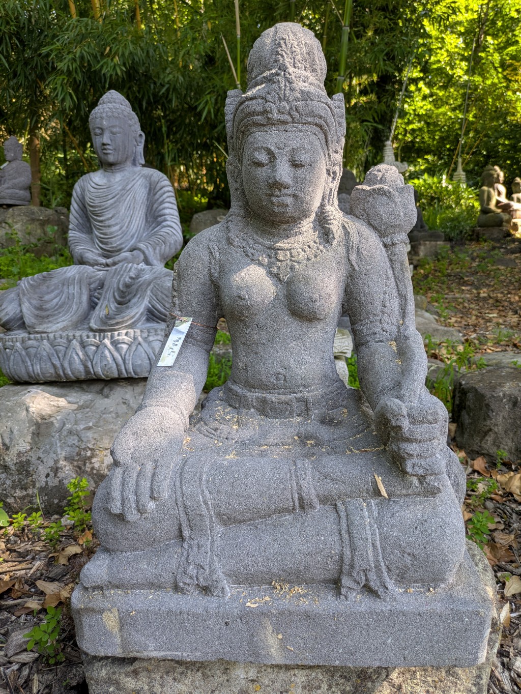 Dewi Tara sitzend aus Lavastein - 66cm