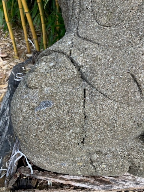 Buddha-Fehler Sitzender japanischer Buddha aus Basanit - ca. 110cm