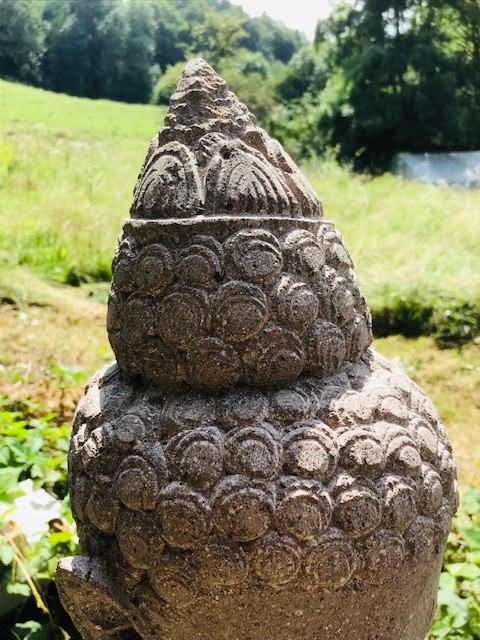 Relaxendes Buddha Paar aus Riverstone 80cm