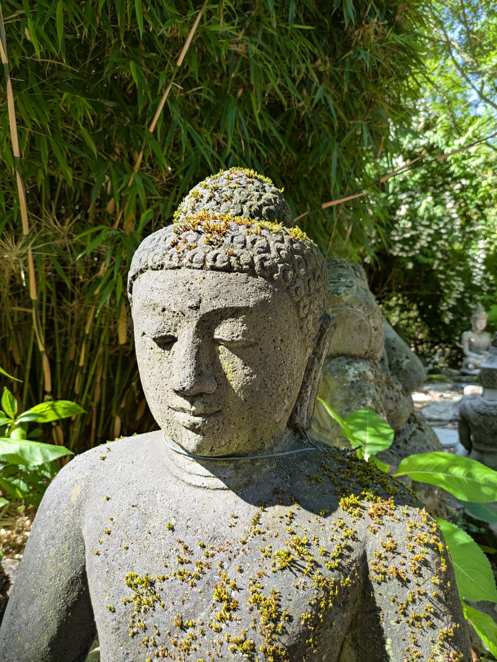 Buddha im Dhyana Mudra der Meditation Lavastein - 78cm
