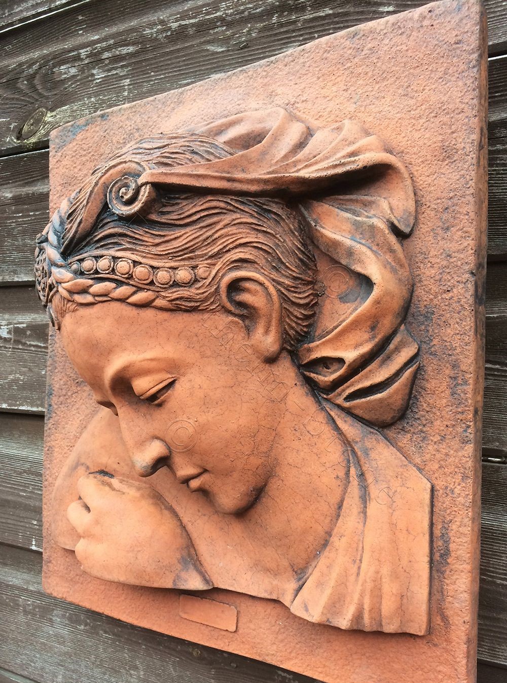 Relief-Sophia-seitlich Relief Sophia