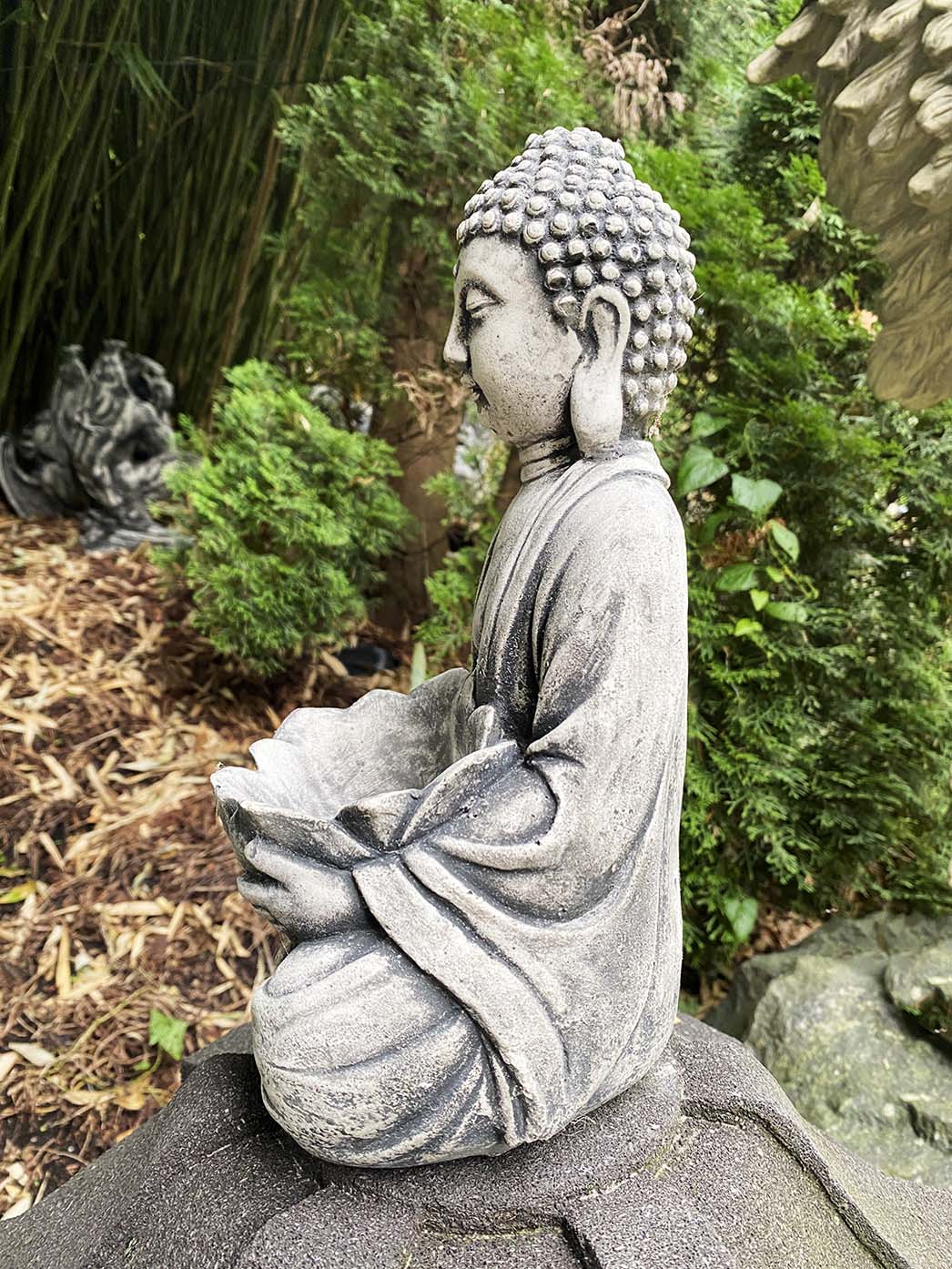 Buddha mit Lotusschale